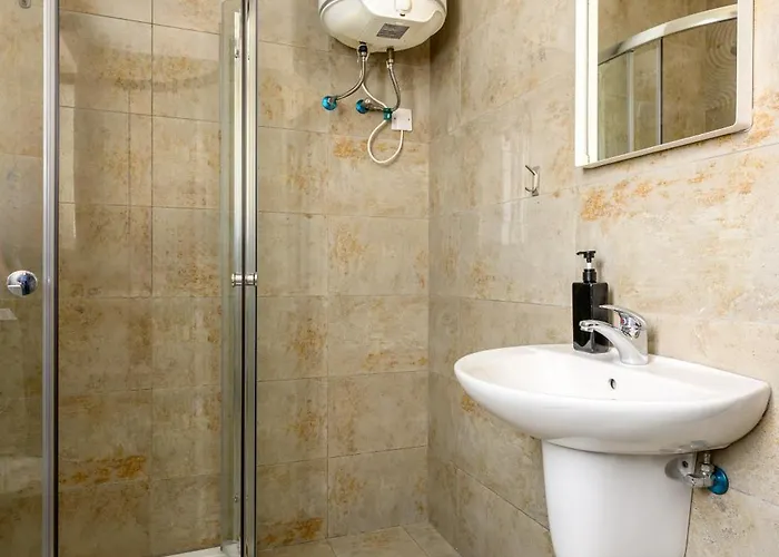 F11 Modern And Bright In Malta Apartment