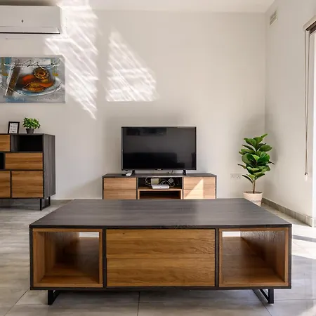 F11 Modern And Bright In Malta Apartment