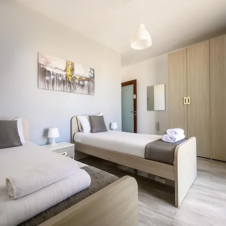F11 Modern And Bright In Malta Apartment